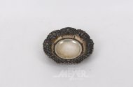 7 versch. Zierschalen u. Teller im Repoussé-Stil