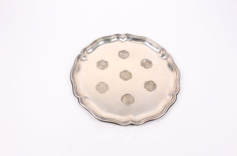 Serviertablett mit 7 Silbermünzen