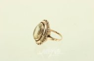 Ring mit hellgelbem Farbstein