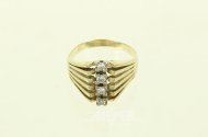 Ring mit 4 kl. Brillanten von ca. 0,2ct