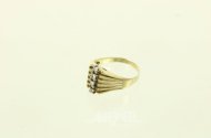 Ring mit 4 kl. Brillanten von ca. 0,2ct