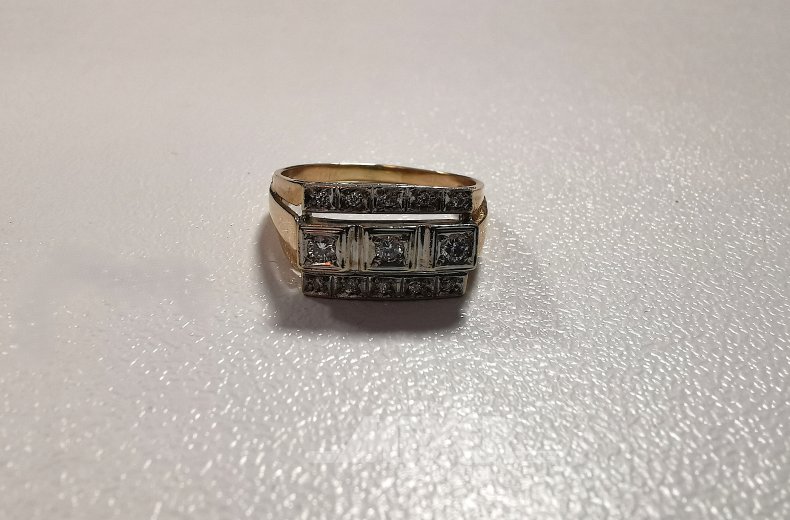 Ring mit 3 Brillanten von ca. 0,15ct u. 10 kl. Diamanten