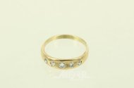 Damenring mit 5 Brillanten von ges. ca. 0,25ct