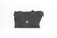 gr. Tragetasche sowie eine Handtasche, schwarz