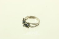 Ring mit 7 kl. Brillanten u. 6 kl. Saphiren