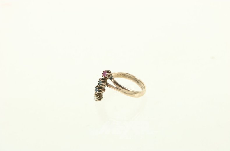 Ring mit 1 Brillant, 1 Rubin u. 2 Saphiren