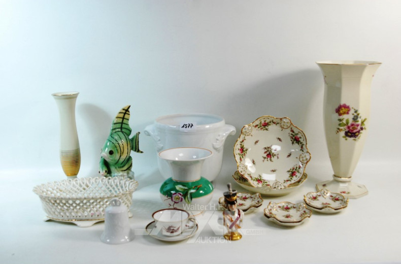 Posten Porzellan-u. Keramik: Vasen,