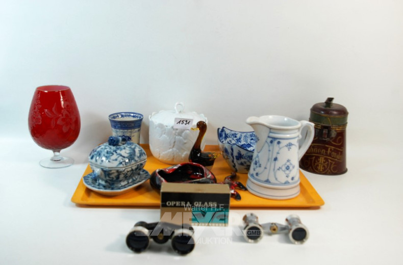 Posten Dekorationen: 2 Operngläser,