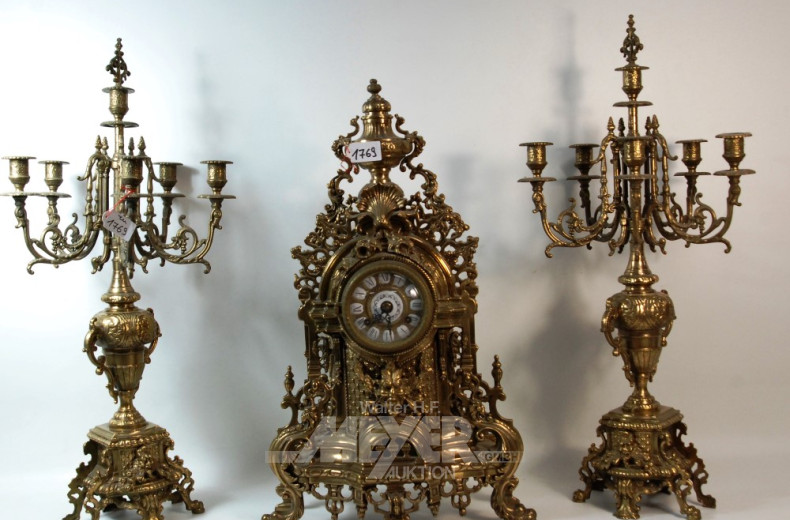 Kaminuhr, Messinggehäuse, Barockstil