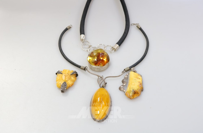 2 Ketten, besetzt mit Bernstein sowie