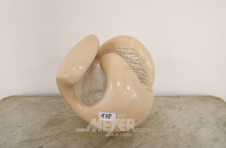 schwere Marmorskulptur, lachs-rosèfarben