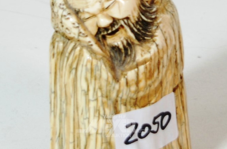 Hornschnitzerei, '' asiat. Mönch''