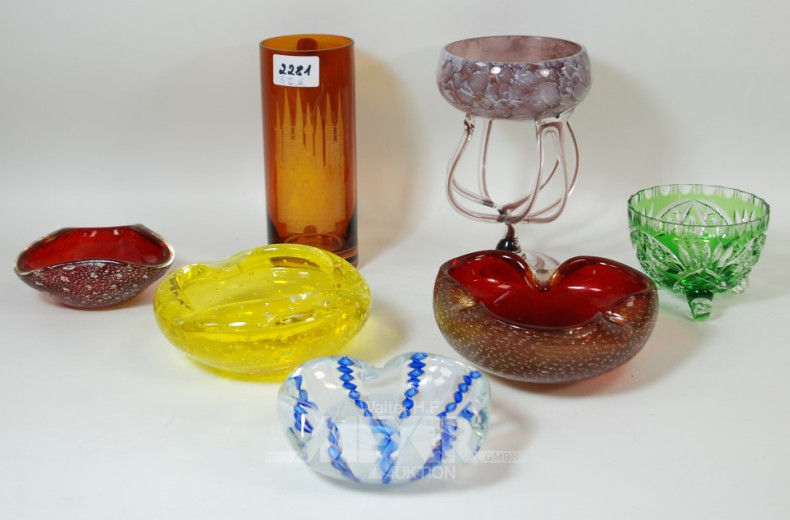 9 Teile Krisdtall: Vase und farbige