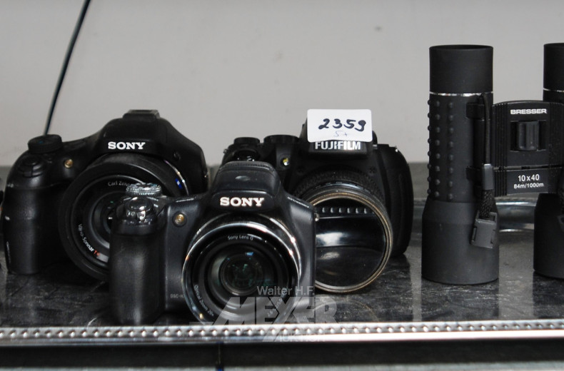 4 Digitalkamers ohne Ladegeräte,