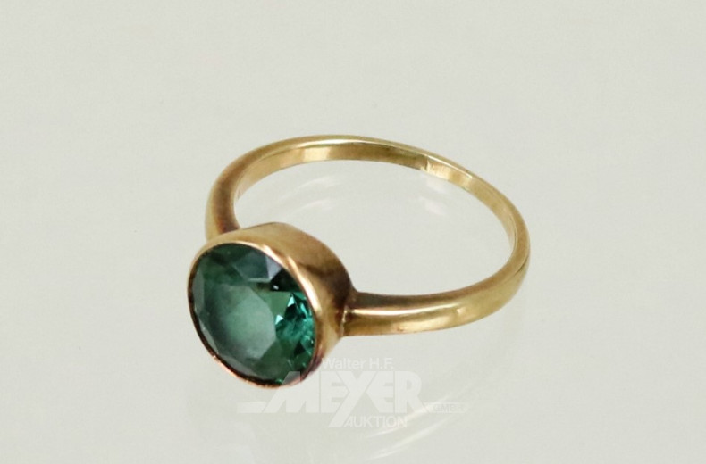 Ring, 585er GG, mit grünem Farbstein