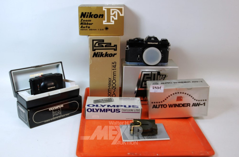 Kamera ''Nikon'', 1 Kamera ''Olympus'',