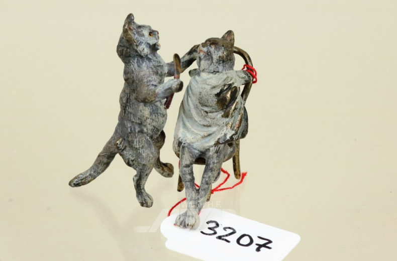 Wiener-Bronze-Figur  ''Katzen-Friseur''
