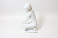 Bisquit-Porz.-Figur ''kniendes Mädchen''