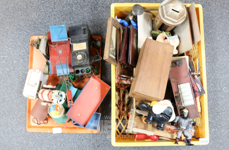 gr. Posten Spielzeugfiguren: Spardose,