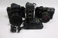 4 versch. alte Fotokameras u.a.: