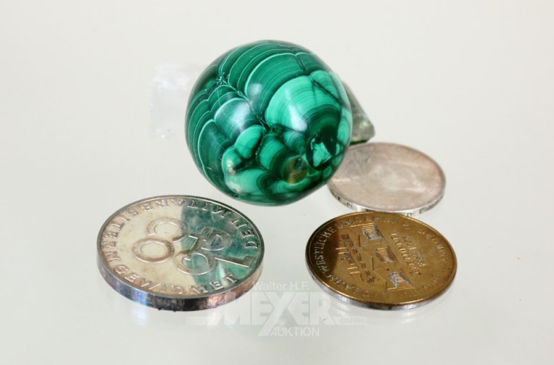 3 Edelsteine, 1 Münze, 2 Medaillen