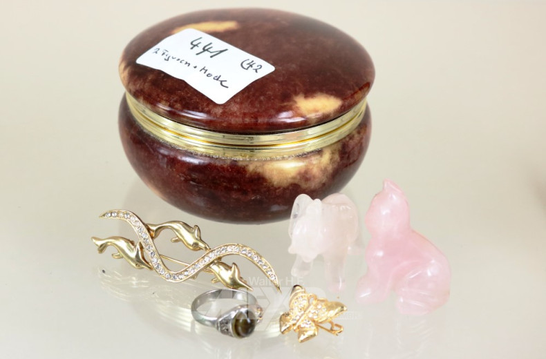 Onyx-Schmuckdose mit Tierfiguren
