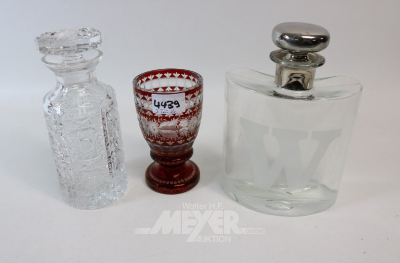 2 Karaffen, 1 böhmisches Glas