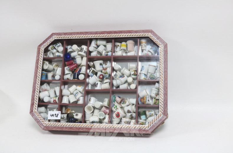 Schaukasten mit div. Fingerhüten