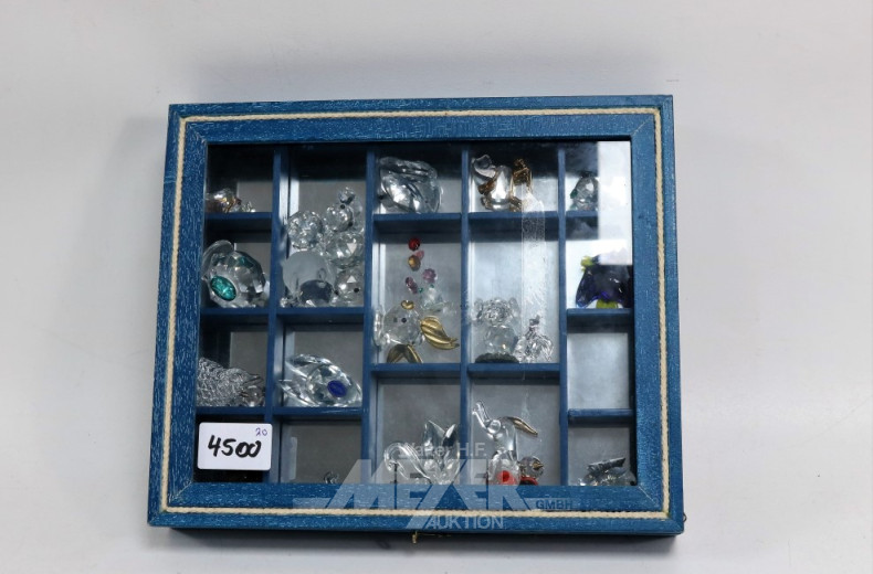 Schaukasten mit div. Kristallfiguren