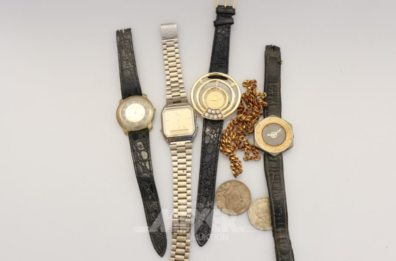 4 Armbanduhren, 1 Kette, 2 Münzen
