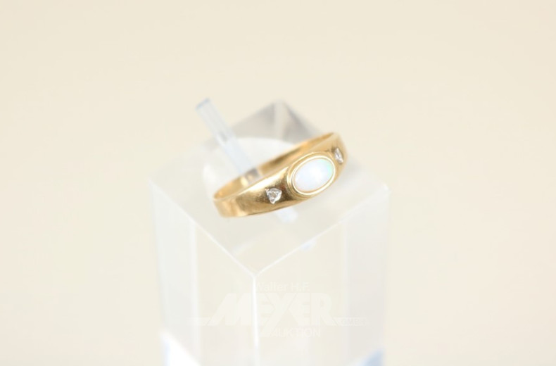 Damenring, 750er GG besetzt mit Opal