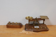 kl. Goldwaage mit zus. Gewichtssatz