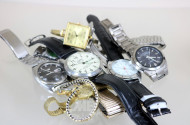 12 Damen- und Herren-Armbanduhren