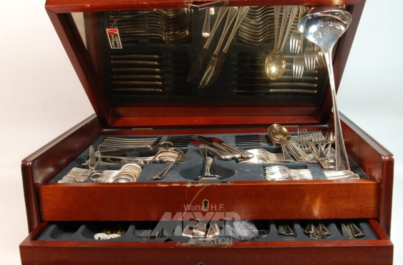 gr. Besteckkasten mit Besteck