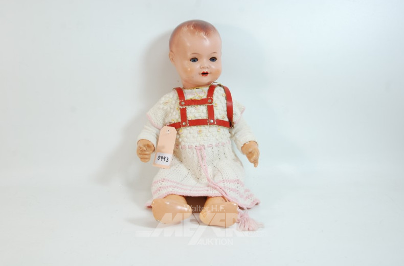 alte Puppe im Häkelkleidchen, 55 cm