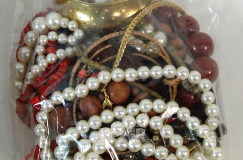 Posten Modeschmuck, u.a.: Armreifen,