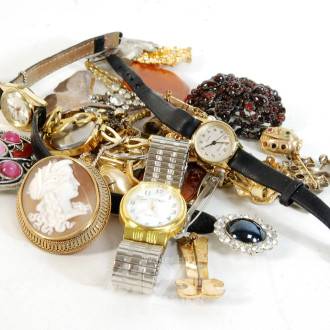 Posten Modeschmuck: Armbanduhren und