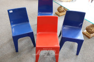 4 Stapel-Kinderstühle, blau u. rot