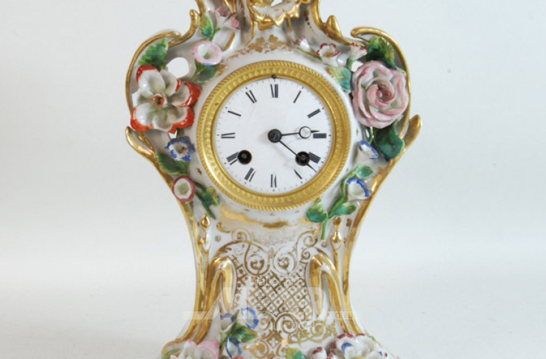 Porz.-Uhr, mit Porz.-Blüten und