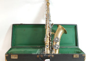 Saxophon, im Koffer, ''DOLNET PARIS''