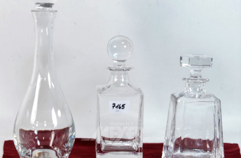 3 Kristall-Karaffen, tlw. beschädigt