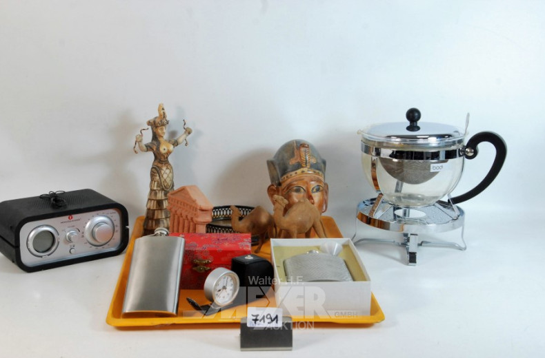 gr. Posten Hausrat: Teekanne, Leuchter,