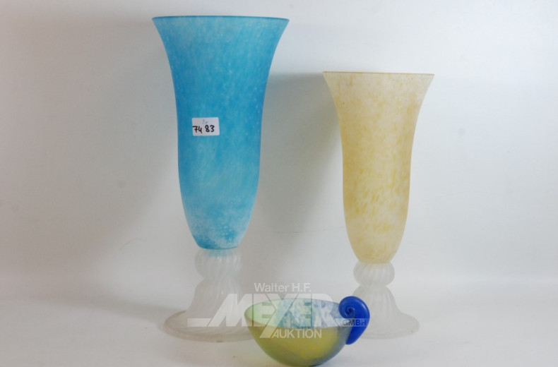 3 Teile Glas: 2 Vasen, 1 Schale, mattiert