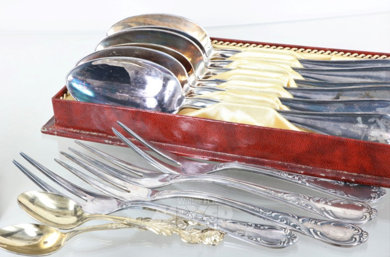 6 Esslöffel, 4 Vorlegegabeln