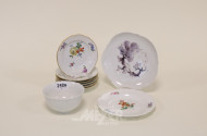 8 versch. kl. Porzellan-Teller, MEISSEN