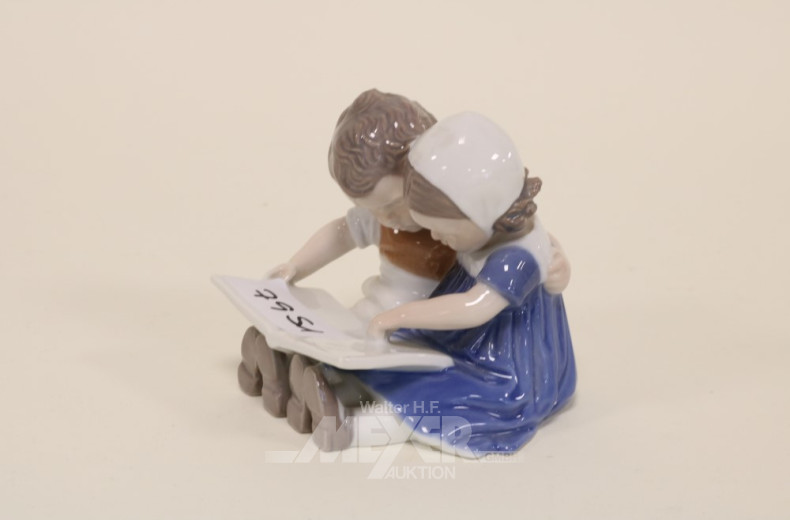 Porzellan-Figur ''Lesende Kinder'', B & G