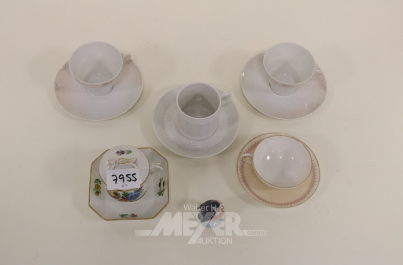 5 versch. Tassen: Kgl. KOPENHAGEN,