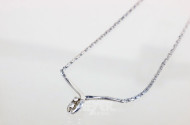 Kette in 333er WG, mit 2 Diamanten