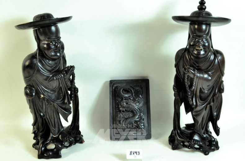 2 asiat. Schnitzerei-Figuren, 1 asiat.