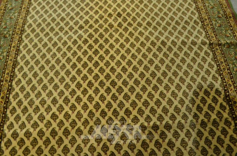 mech. Teppich, beige/grüngrundig,